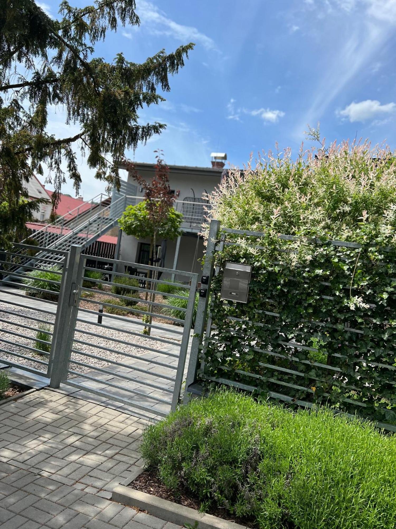 Apartmany Benesov Benesov nad Ploucnici Εξωτερικό φωτογραφία